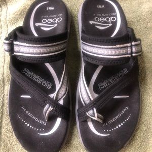 ABEO Bio (built in orthotic). Size 5. Black w/gray trim.